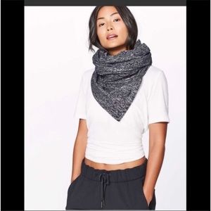 Lululemon Rulu Customizable Snap Scarf EUC
